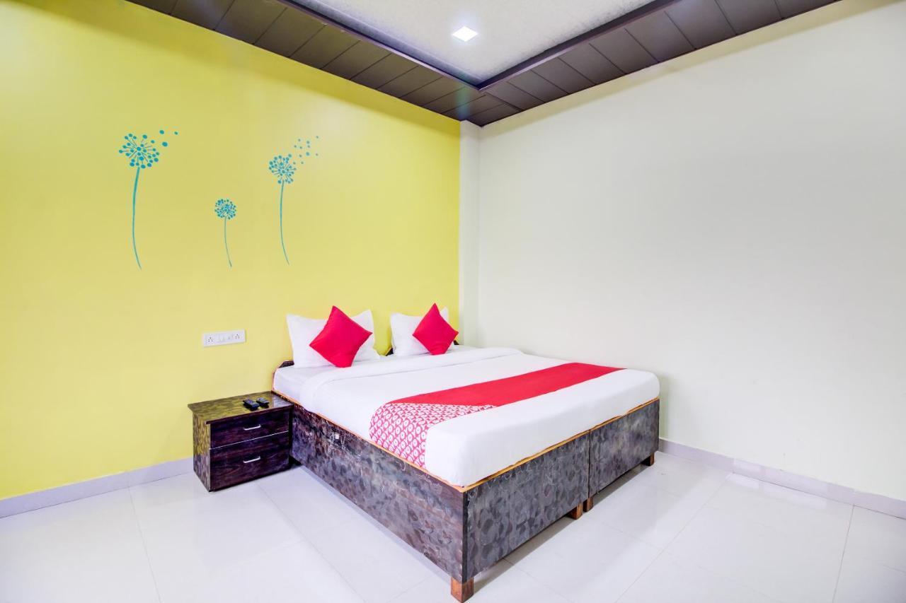 Oyo 48915 Chaitanya Green Park Hotel Vani Buitenkant foto