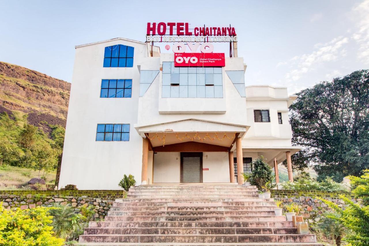 Oyo 48915 Chaitanya Green Park Hotel Vani Buitenkant foto