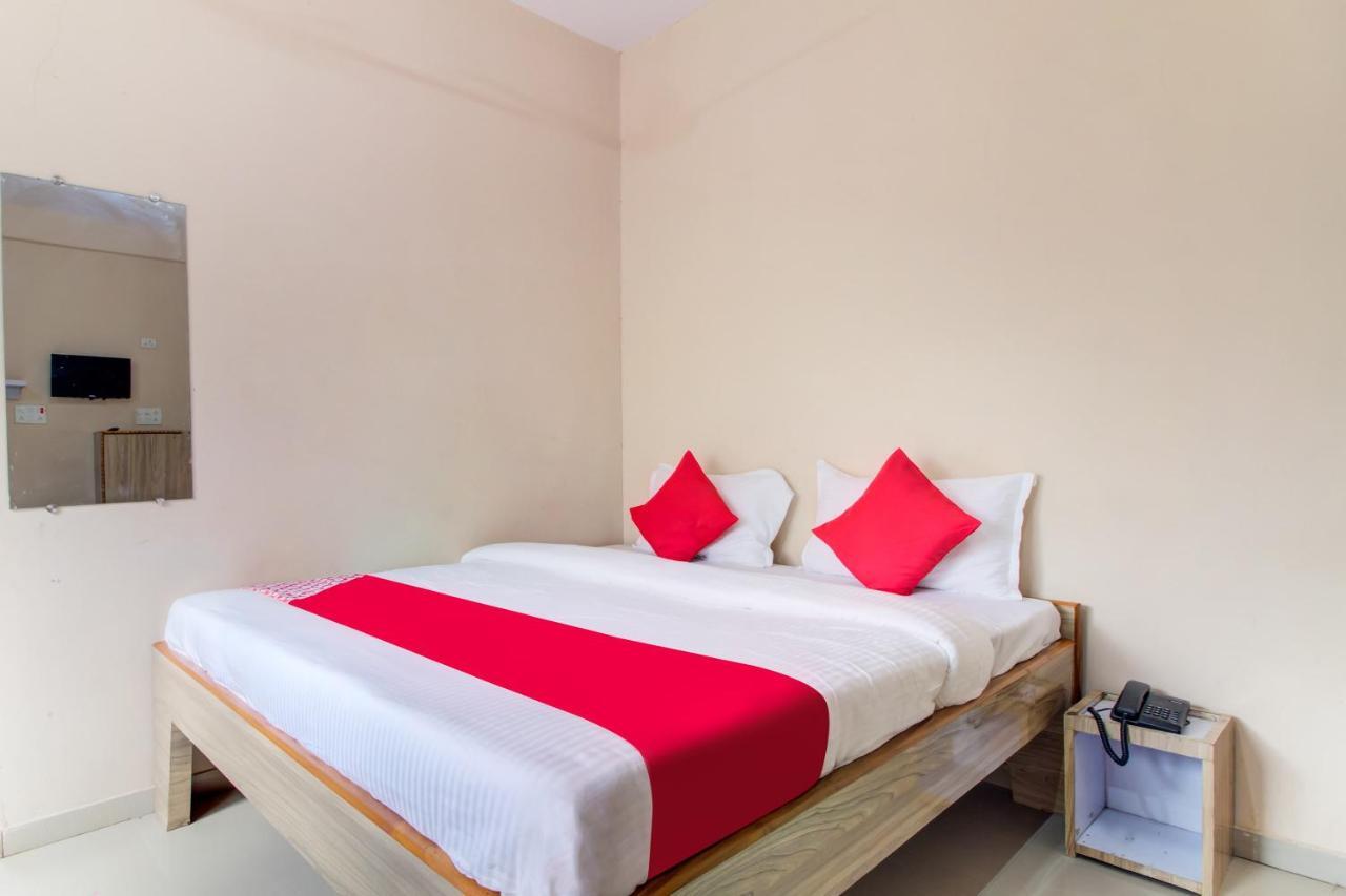 Oyo 48915 Chaitanya Green Park Hotel Vani Buitenkant foto