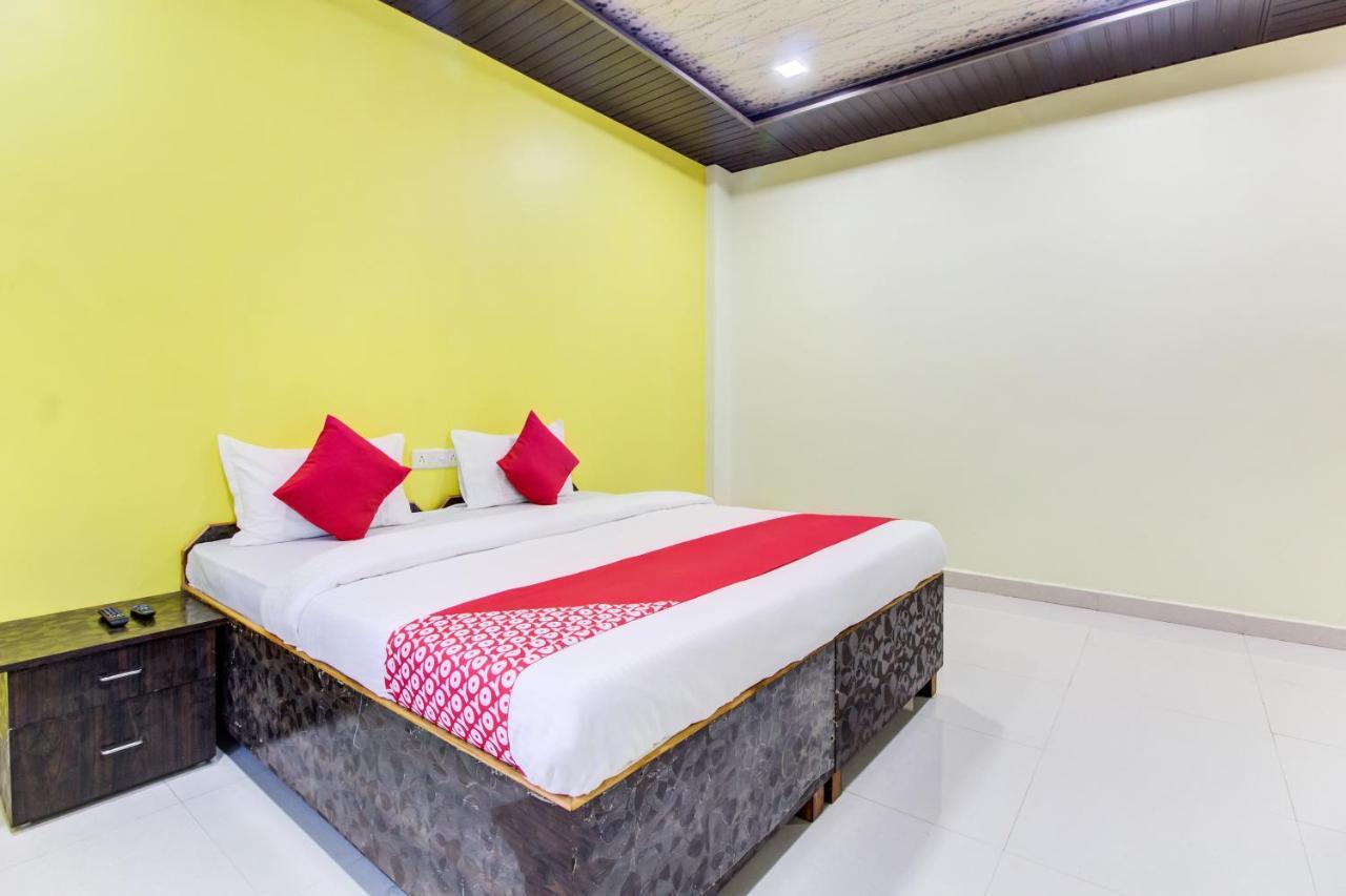 Oyo 48915 Chaitanya Green Park Hotel Vani Buitenkant foto