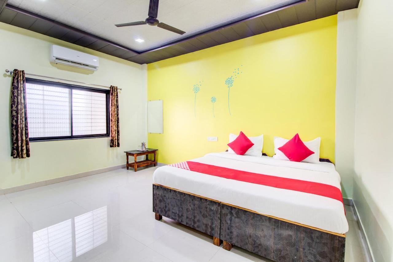 Oyo 48915 Chaitanya Green Park Hotel Vani Buitenkant foto
