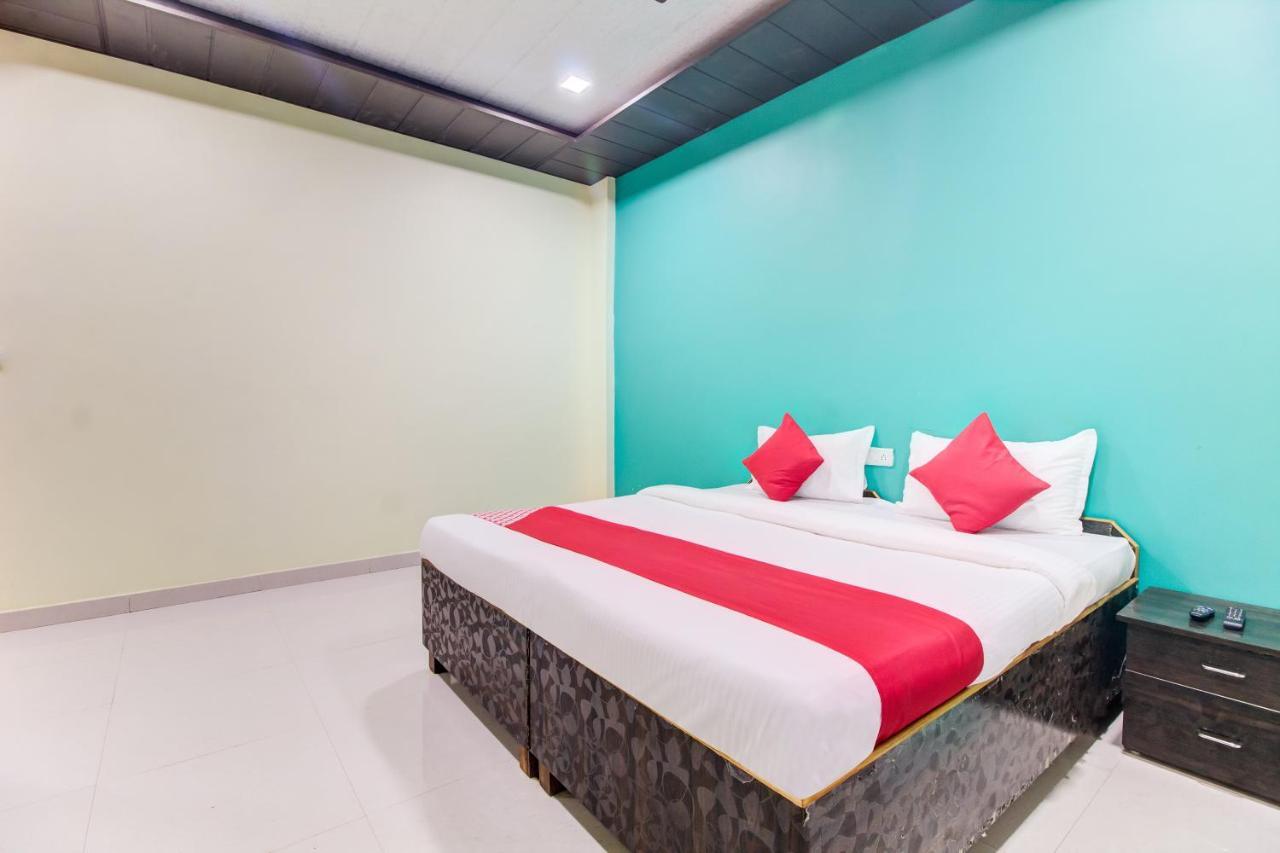 Oyo 48915 Chaitanya Green Park Hotel Vani Buitenkant foto