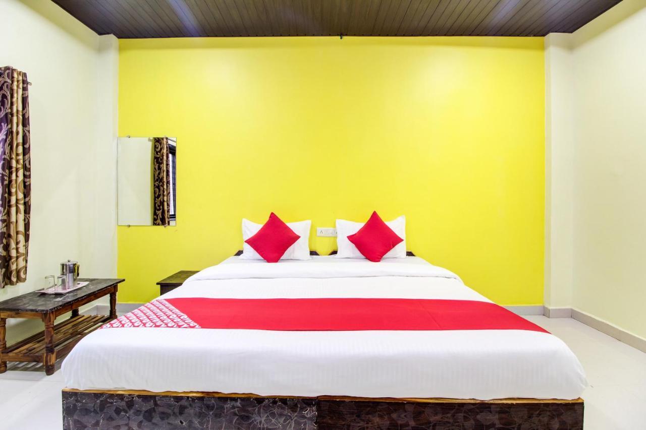 Oyo 48915 Chaitanya Green Park Hotel Vani Buitenkant foto