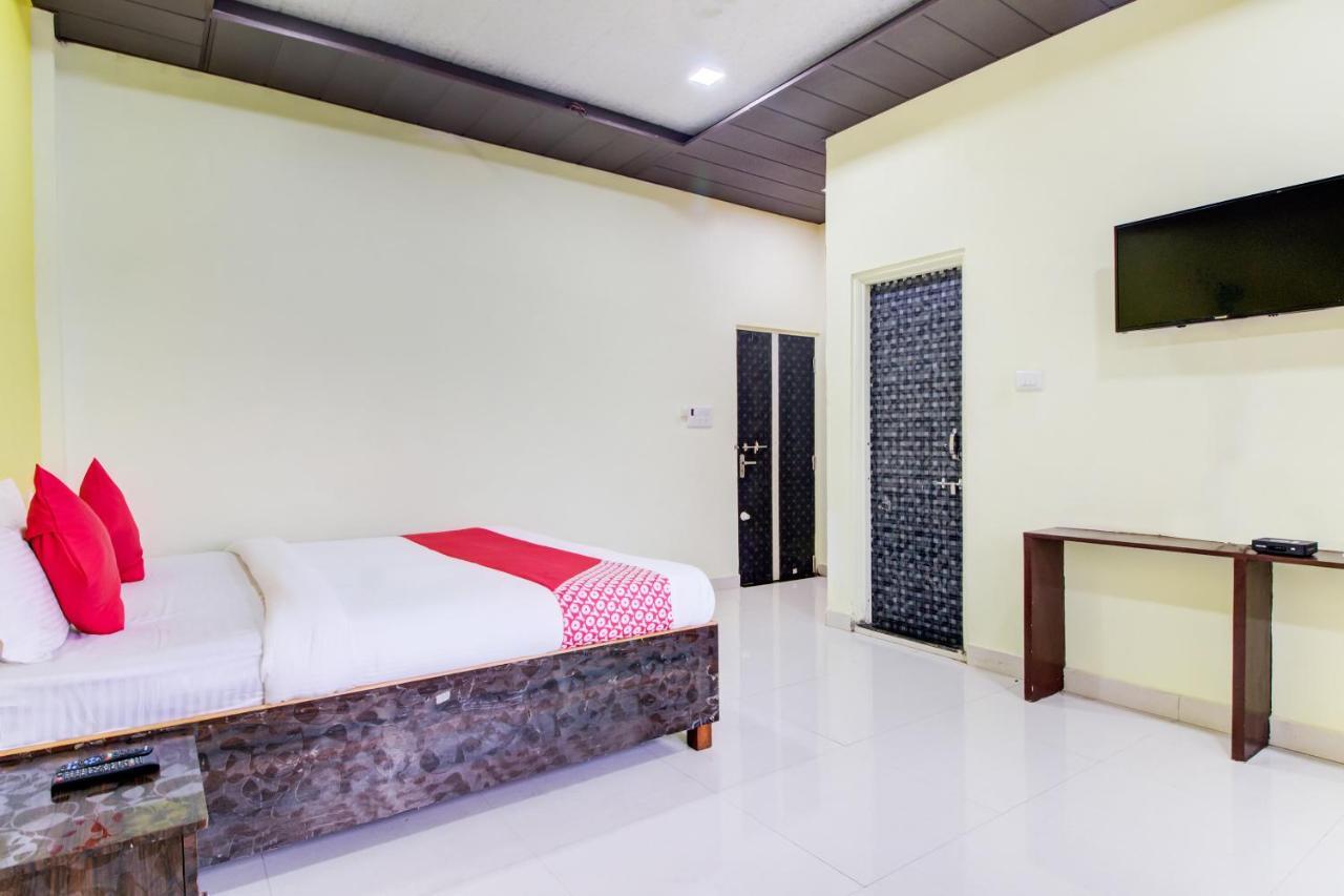 Oyo 48915 Chaitanya Green Park Hotel Vani Buitenkant foto