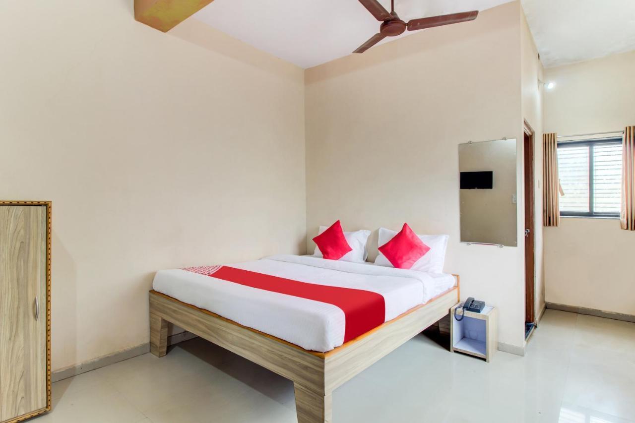 Oyo 48915 Chaitanya Green Park Hotel Vani Buitenkant foto