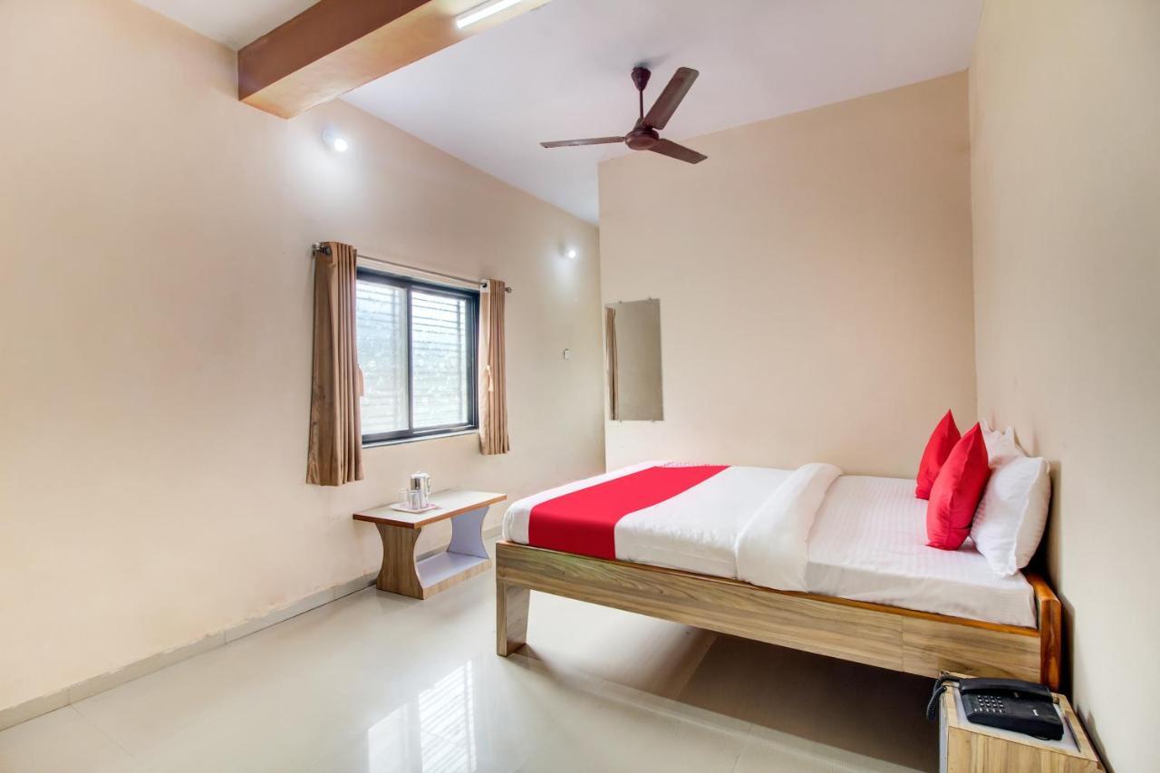 Oyo 48915 Chaitanya Green Park Hotel Vani Buitenkant foto