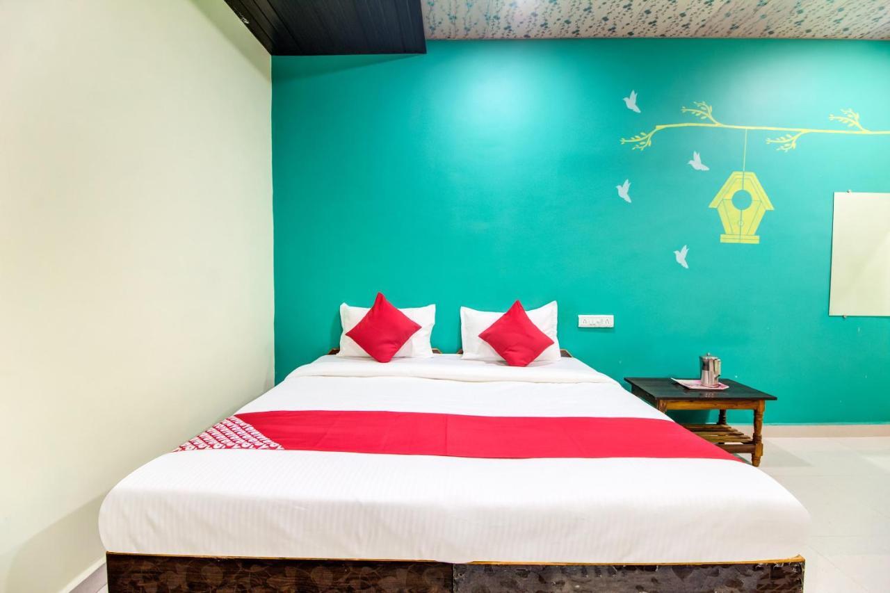 Oyo 48915 Chaitanya Green Park Hotel Vani Buitenkant foto