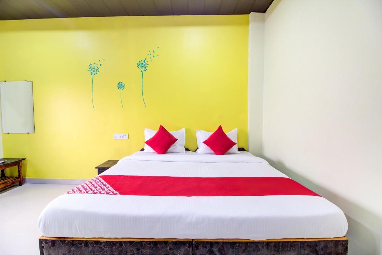 Oyo 48915 Chaitanya Green Park Hotel Vani Buitenkant foto