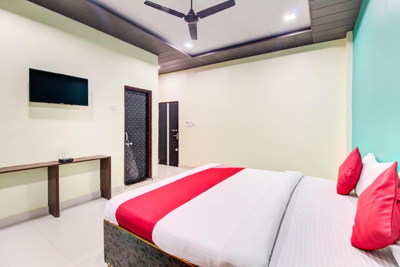 Oyo 48915 Chaitanya Green Park Hotel Vani Buitenkant foto