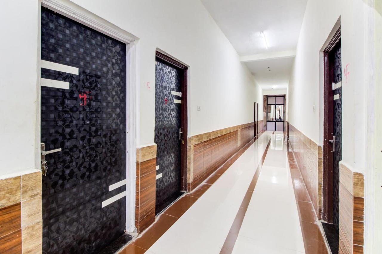 Oyo 48915 Chaitanya Green Park Hotel Vani Buitenkant foto