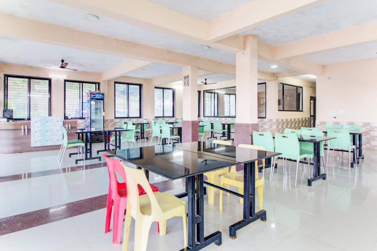 Oyo 48915 Chaitanya Green Park Hotel Vani Buitenkant foto